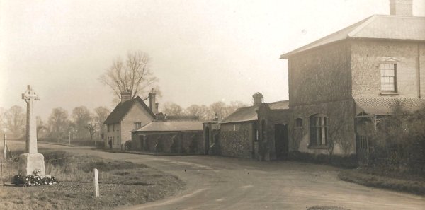 War Memorial and Wimpole Lodge (c1920)